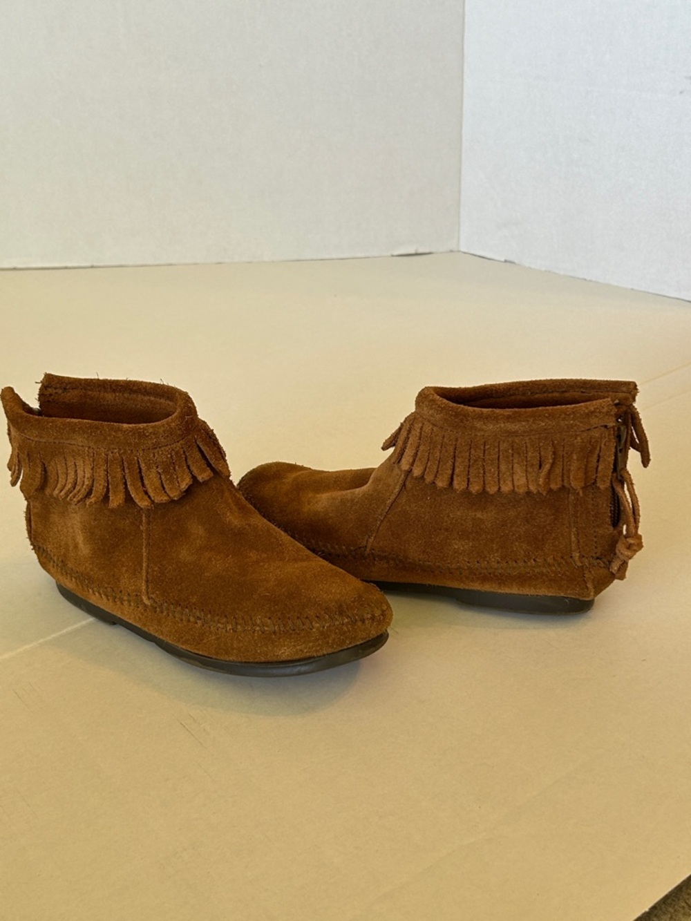 MINNETONKA FRINT MOC LEATHER BACK ZIP ANKLE BOOTS SIZE 2